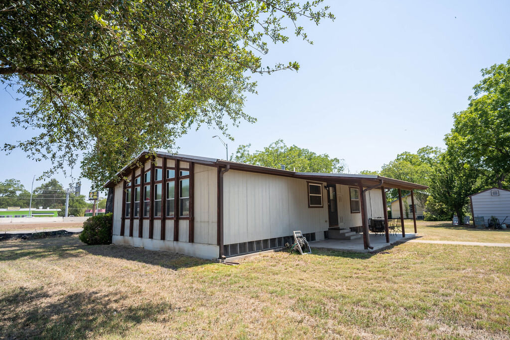Image for Commercial Listing: 901, 905 and 907 College Street, Bastrop, TX 78602