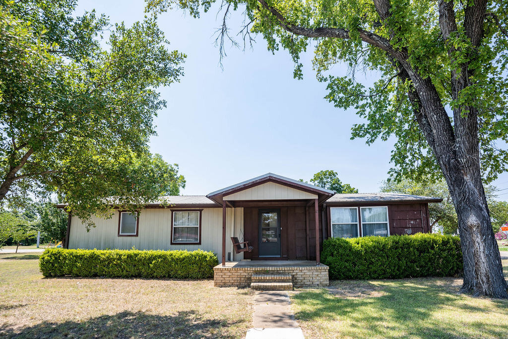 Image for Commercial Listing: 901, 905 and 907 College Street, Bastrop, TX 78602