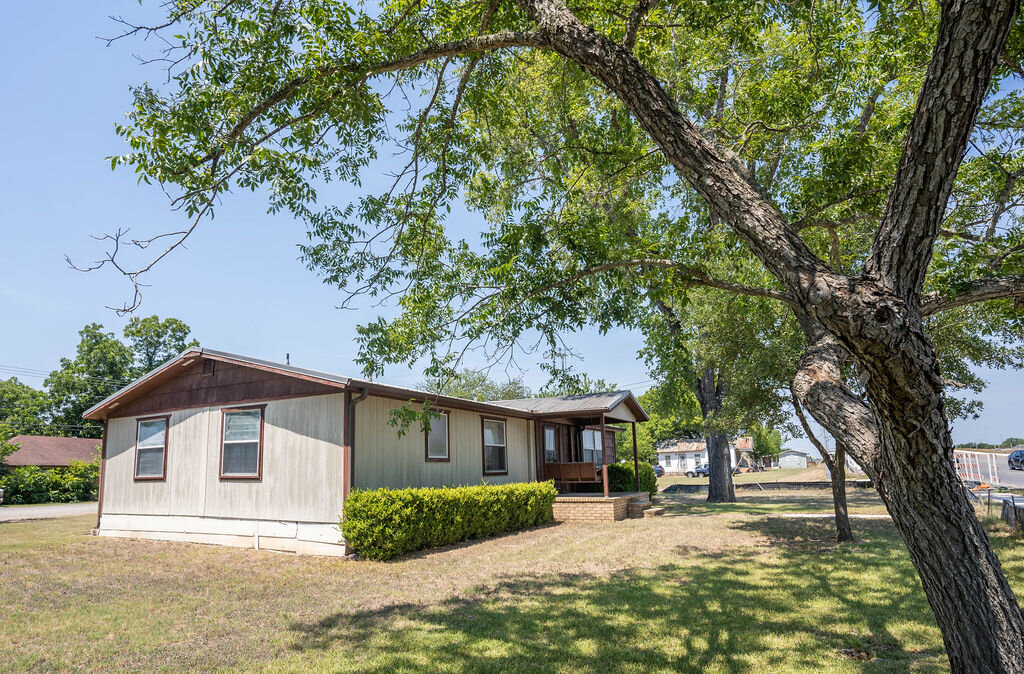 Image for Commercial Listing: 901, 905 and 907 College Street, Bastrop, TX 78602