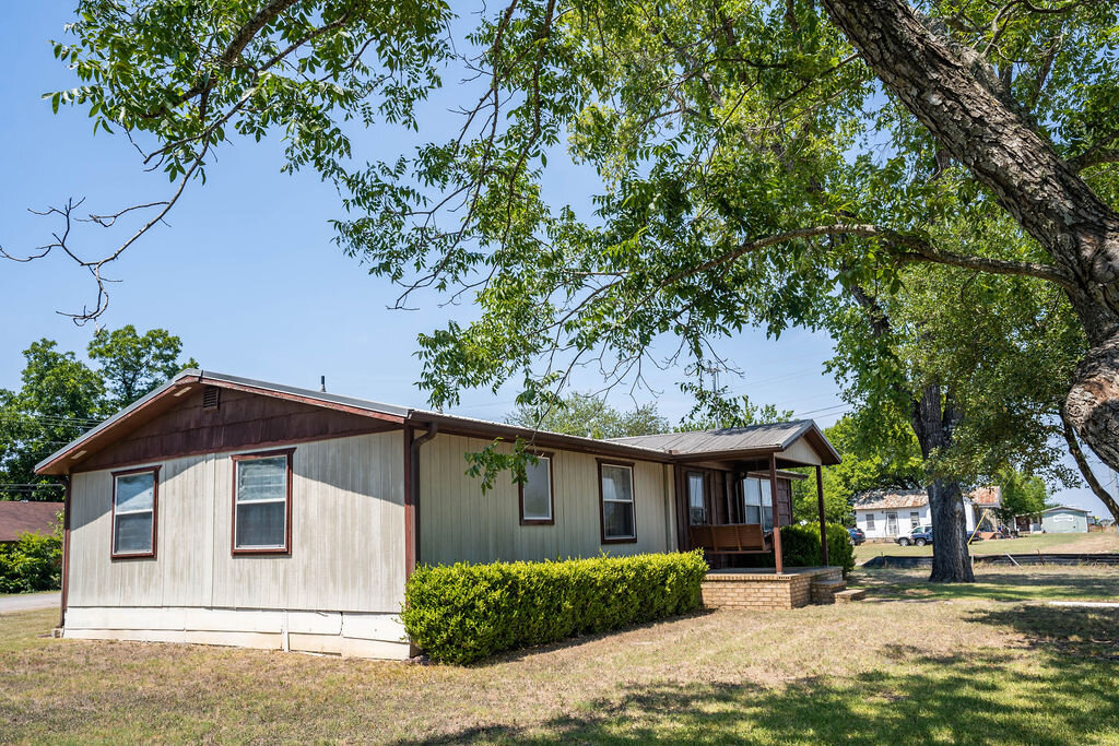 Image for Commercial Listing: 901, 905 and 907 College Street, Bastrop, TX 78602