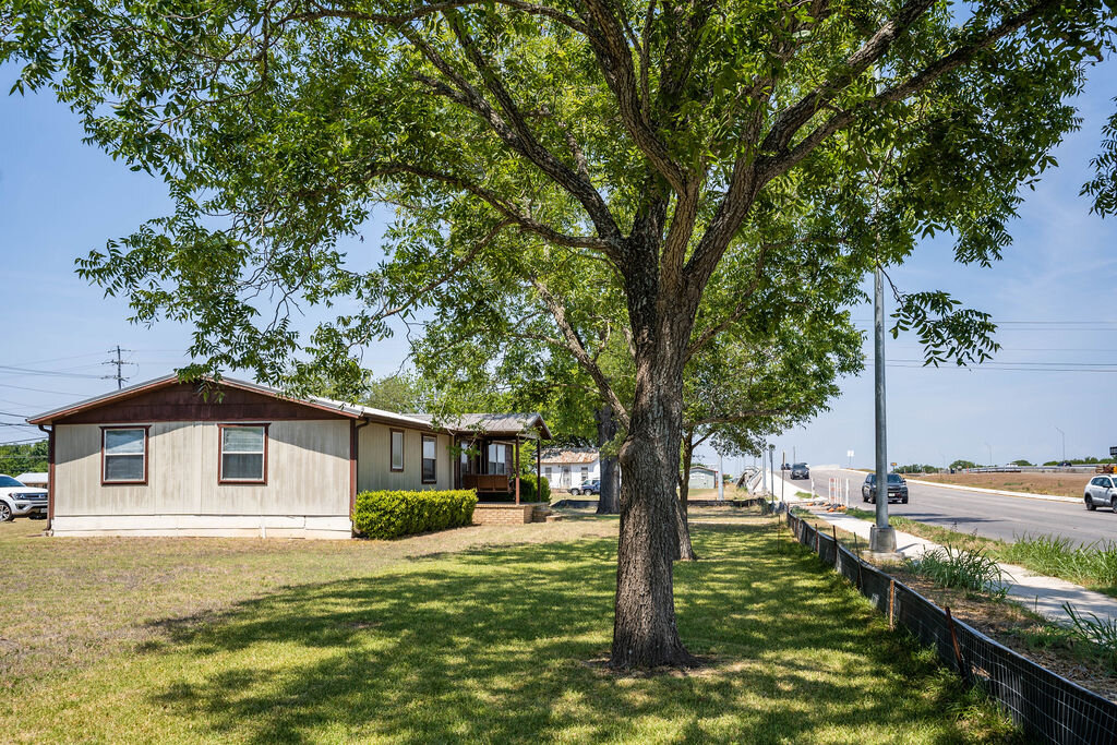 Image for Commercial Listing: 901, 905 and 907 College Street, Bastrop, TX 78602