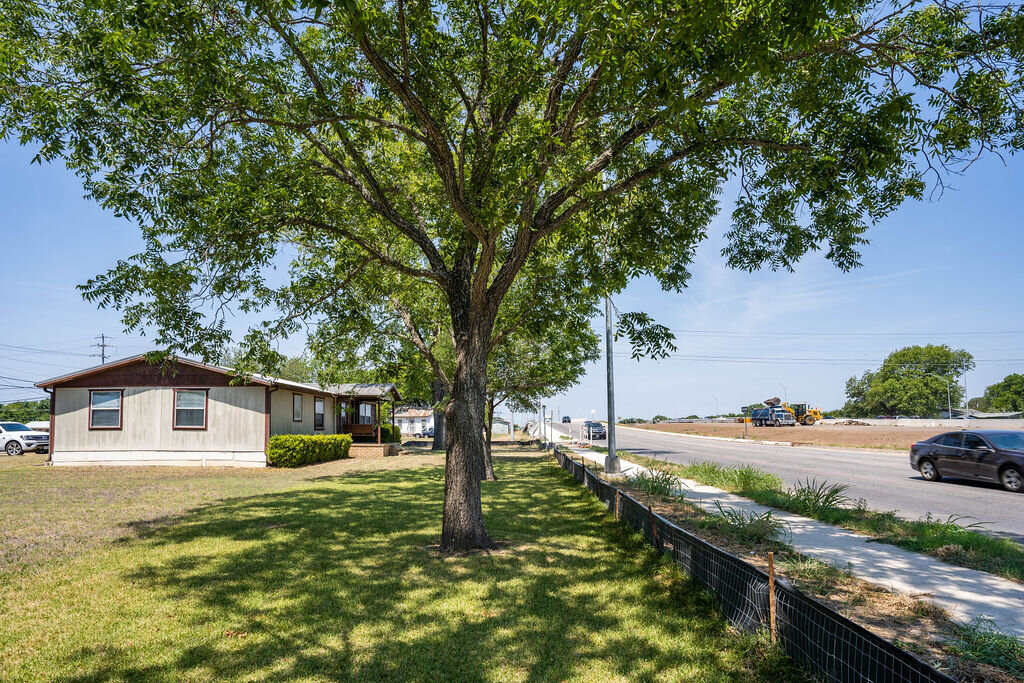 Image for Commercial Listing: 901, 905 and 907 College Street, Bastrop, TX 78602