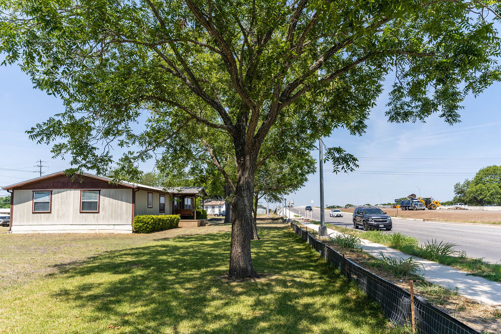 Image for Commercial Listing: 901, 905 and 907 College Street, Bastrop, TX 78602