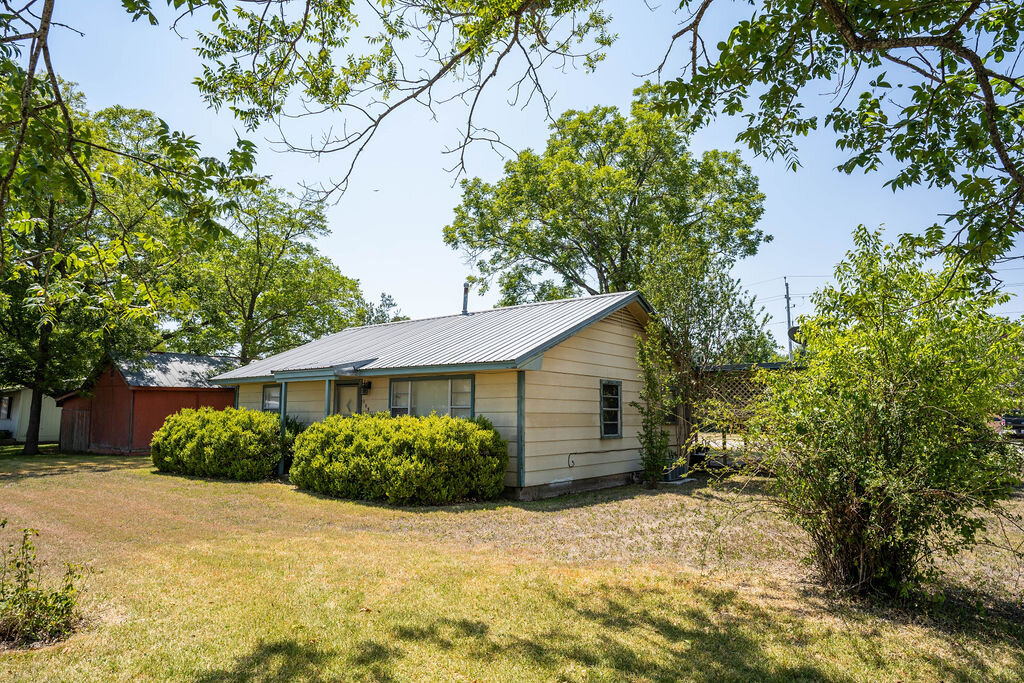 Image for Commercial Listing: 901, 905 and 907 College Street, Bastrop, TX 78602