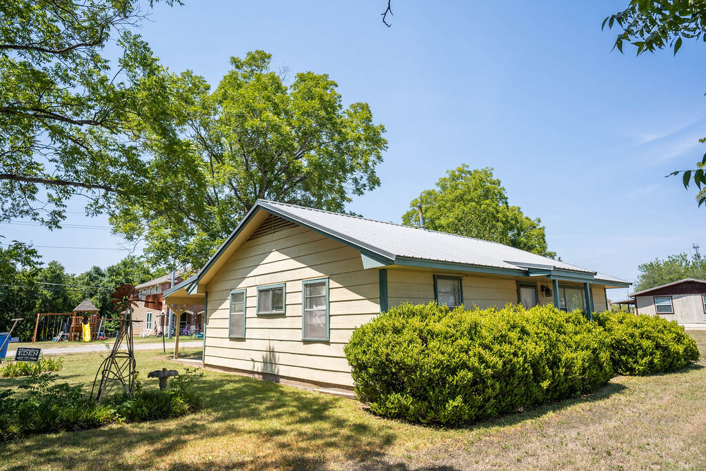 Image for Commercial Listing: 901, 905 and 907 College Street, Bastrop, TX 78602