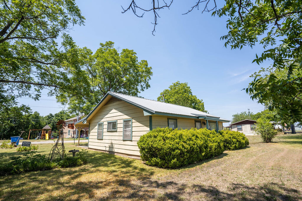 Image for Commercial Listing: 901, 905 and 907 College Street, Bastrop, TX 78602