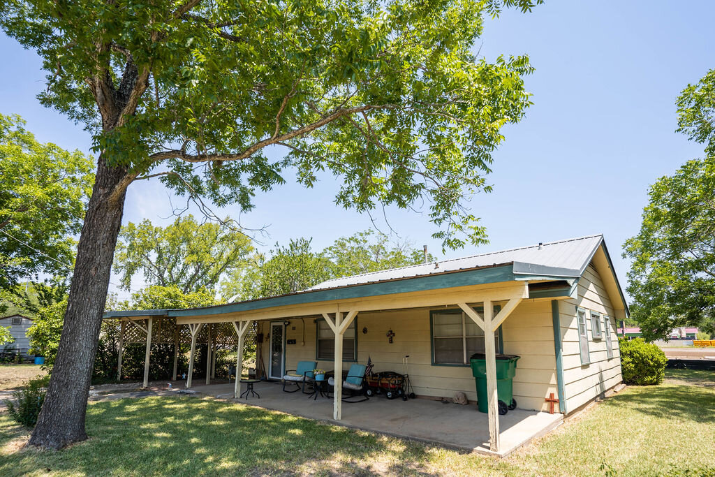 Image for Commercial Listing: 901, 905 and 907 College Street, Bastrop, TX 78602
