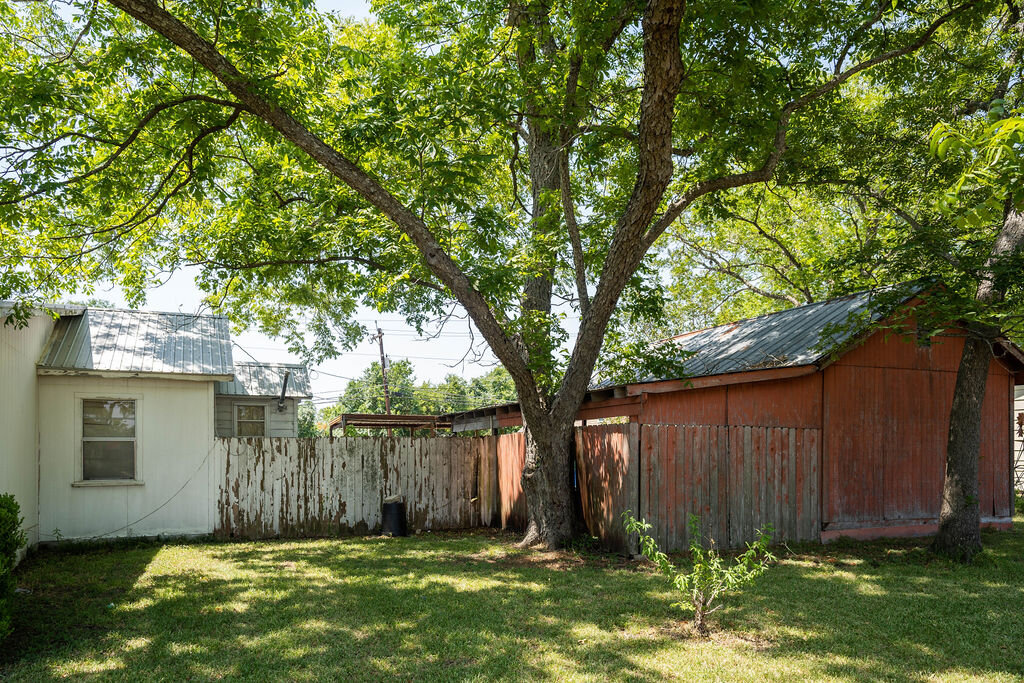 Image for Commercial Listing: 901, 905 and 907 College Street, Bastrop, TX 78602