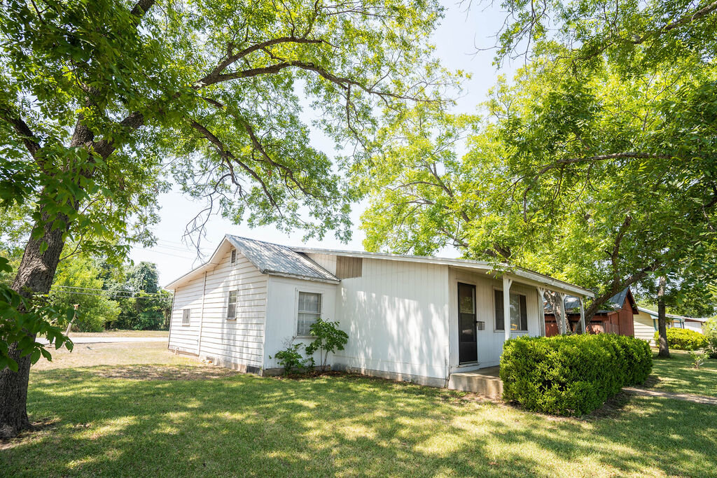 Image for Commercial Listing: 901, 905 and 907 College Street, Bastrop, TX 78602