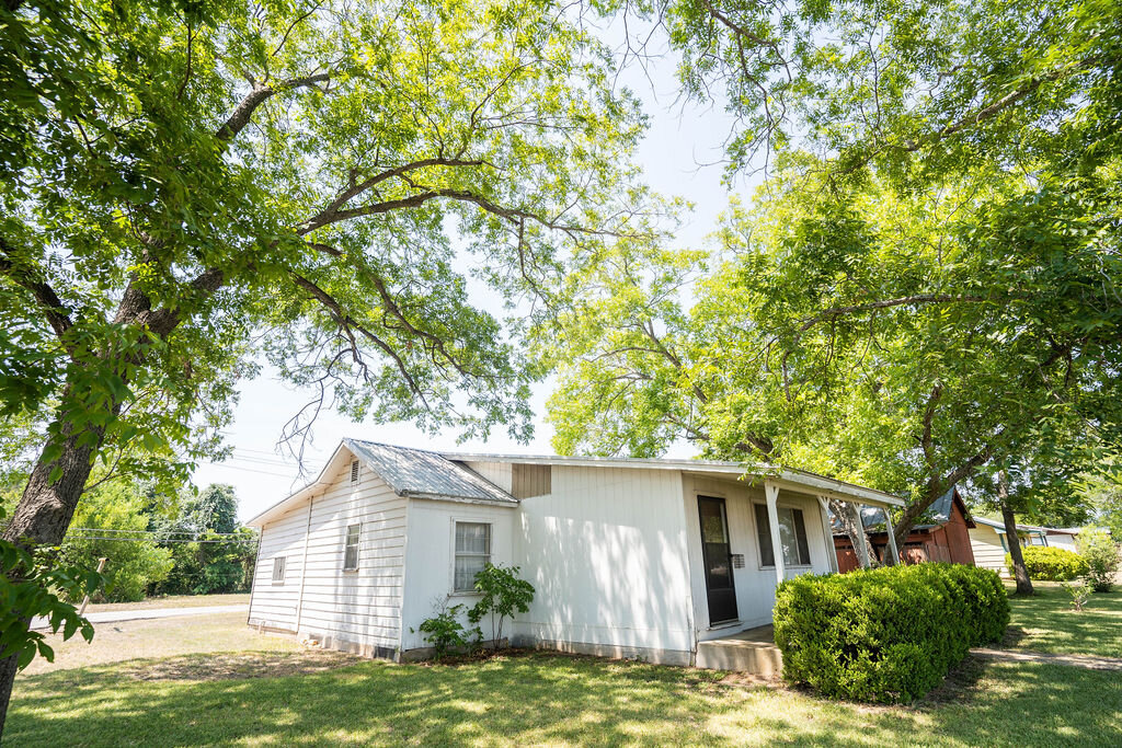 Image for Commercial Listing: 901, 905 and 907 College Street, Bastrop, TX 78602