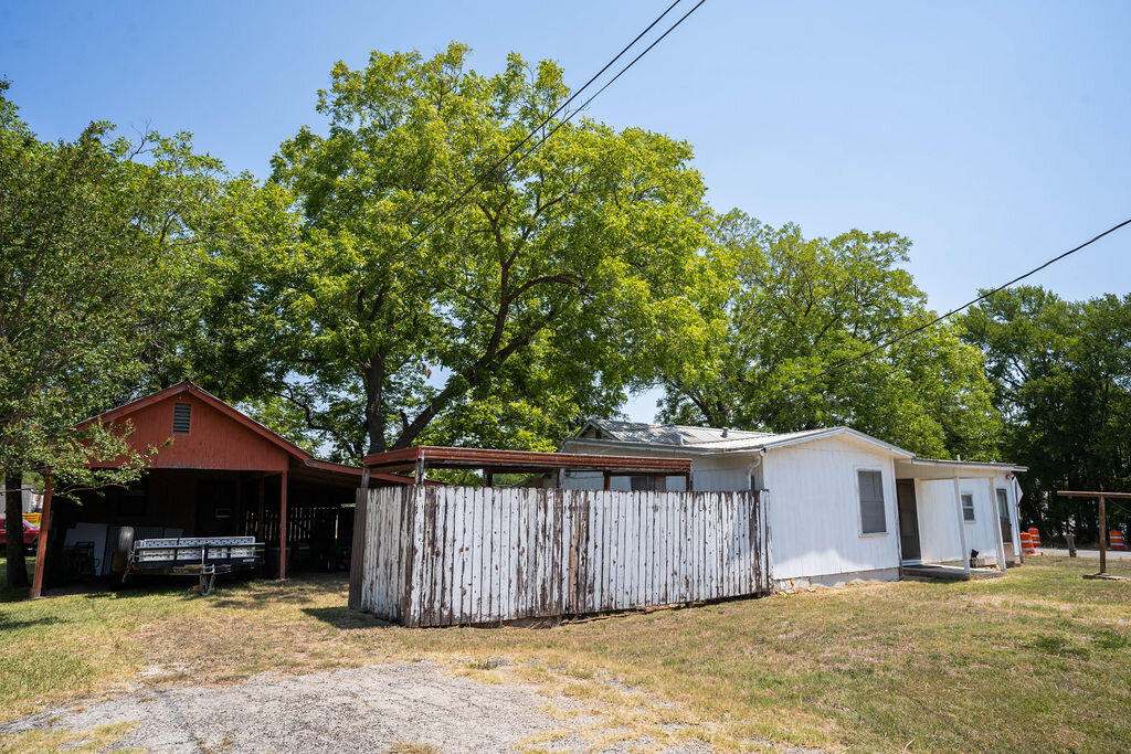 Image for Commercial Listing: 901, 905 and 907 College Street, Bastrop, TX 78602