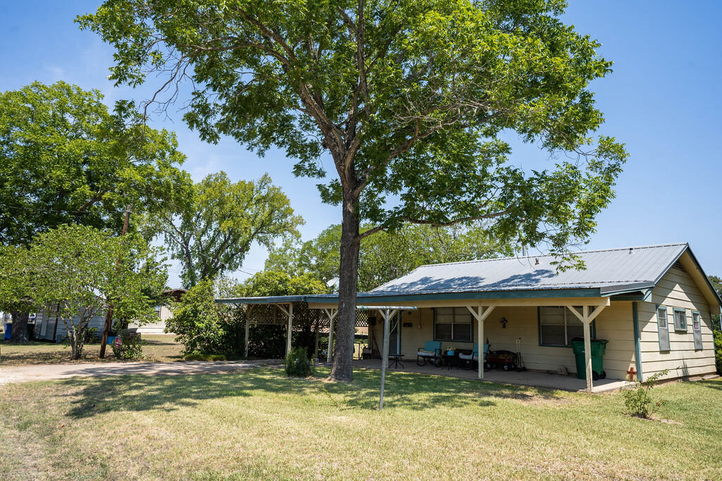 Image for Commercial Listing: 901, 905 and 907 College Street, Bastrop, TX 78602
