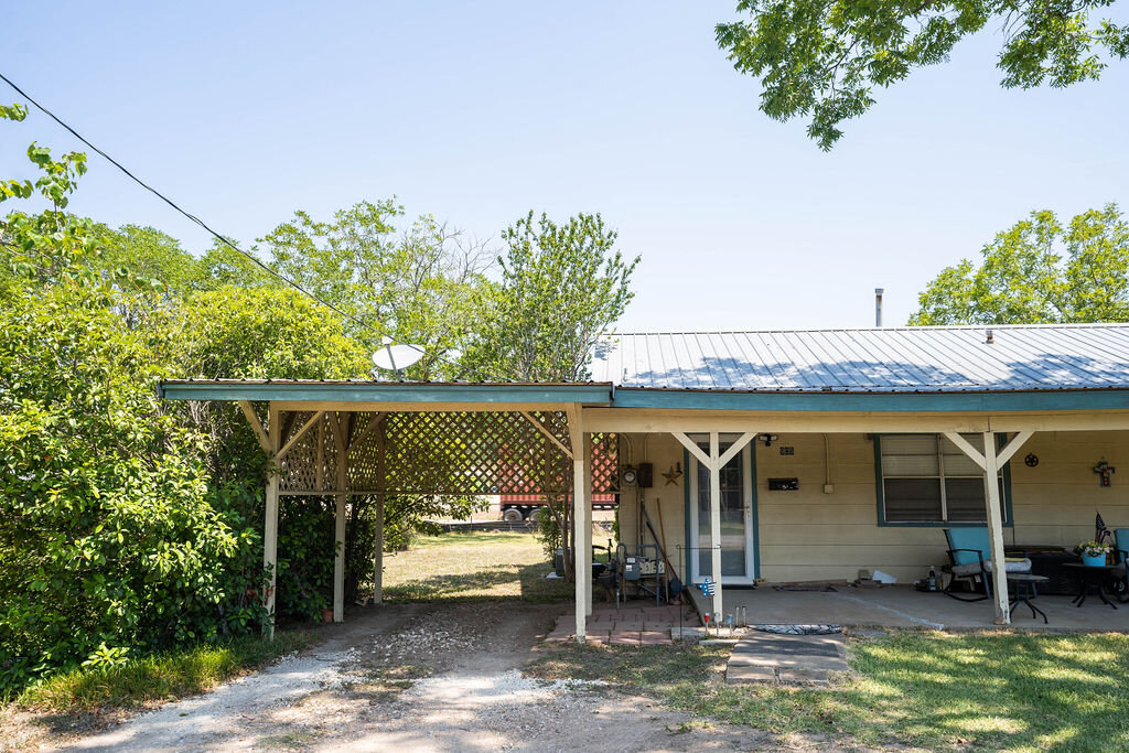 Image for Commercial Listing: 901, 905 and 907 College Street, Bastrop, TX 78602
