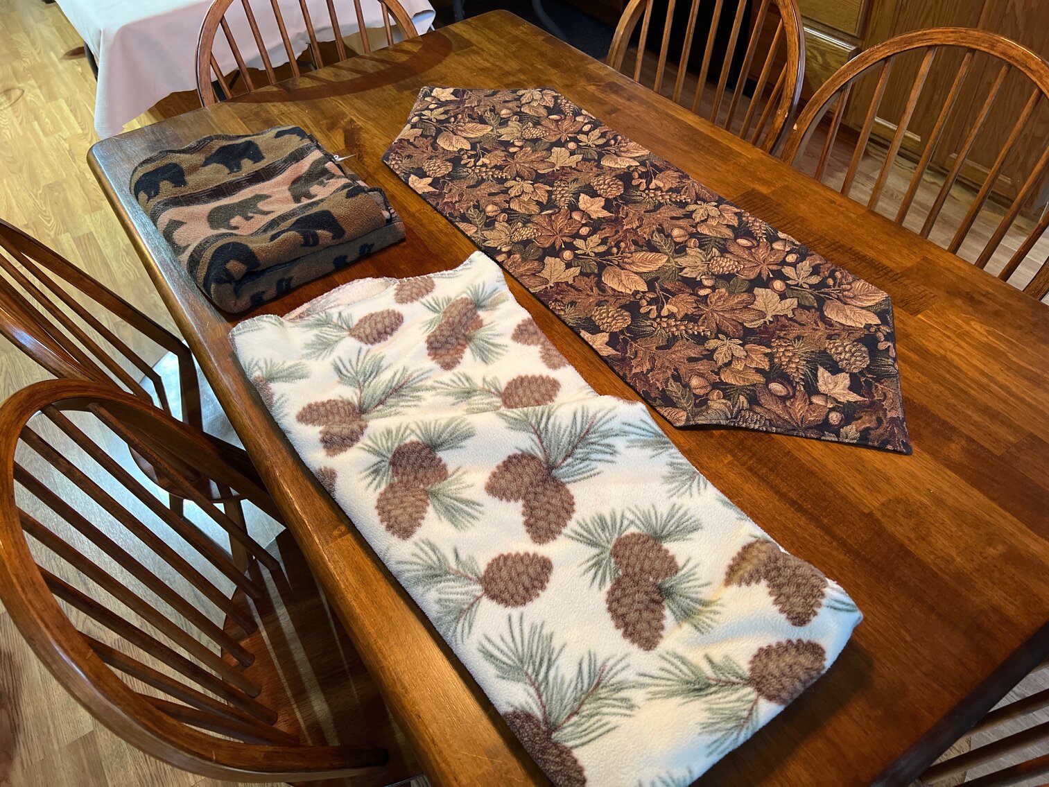 Fleece blankets, table runner