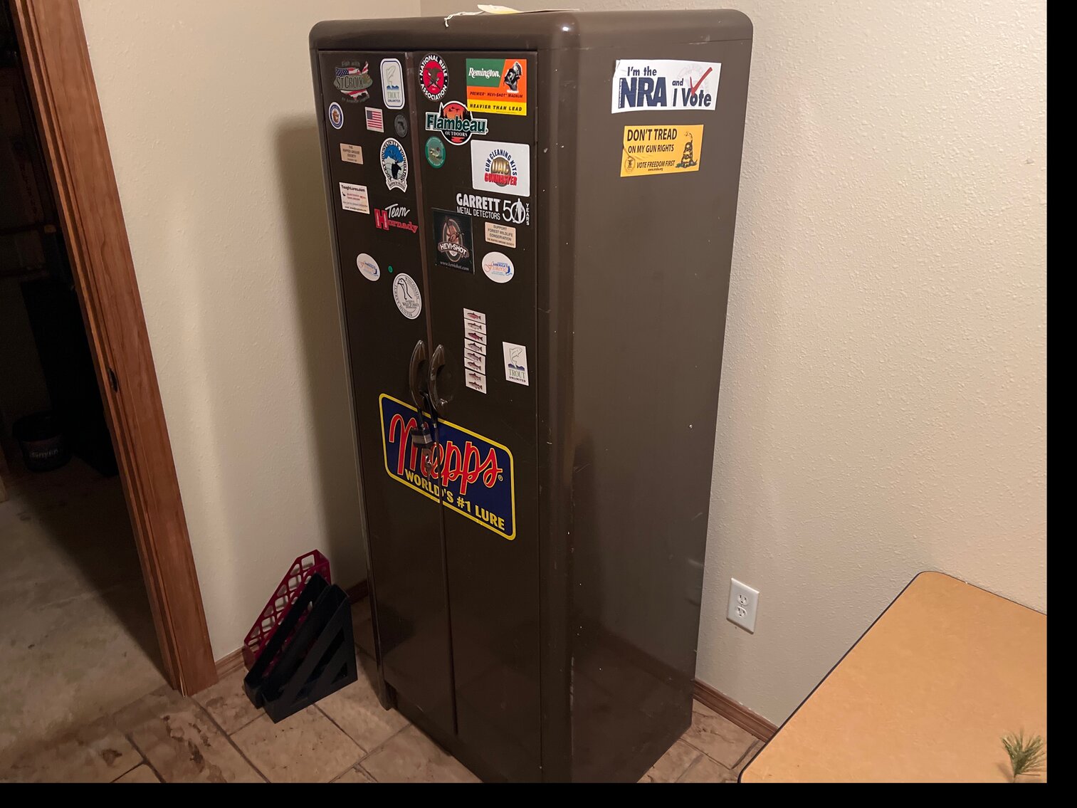 Metal cabinet 
