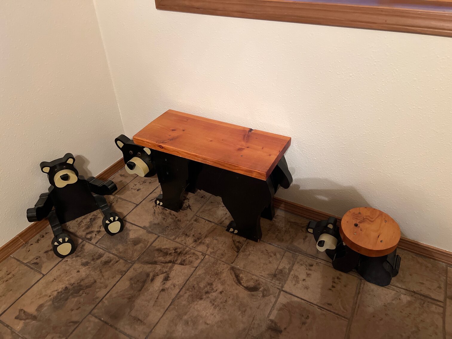 2 bear tables and sitting bear