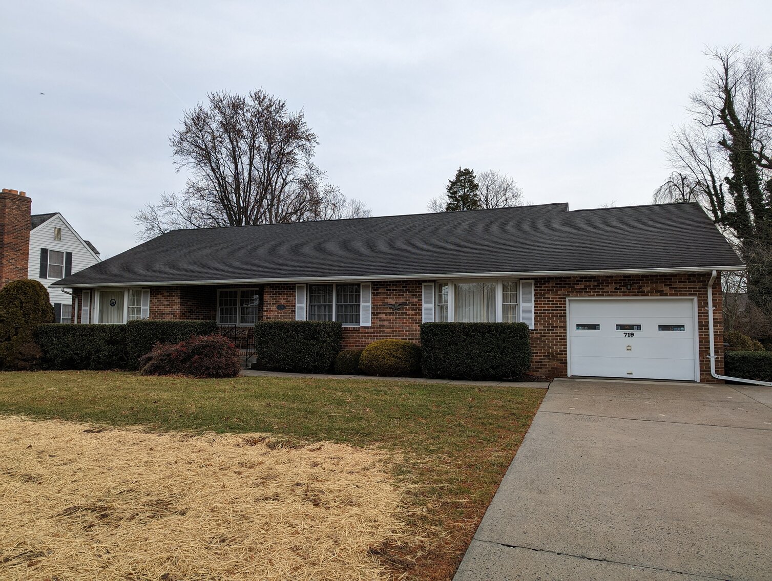 Image for 2 BR, 2.5 BA BRICK RANCHER WADE PORCELAIN MINI FIGURINES, DECOYS, CHINA, FURNITURE, GLASSWARE, ANTIQUES, COLLECTIBLES, COSTUME JEWLERY, HOUSEHOLD ITEMS