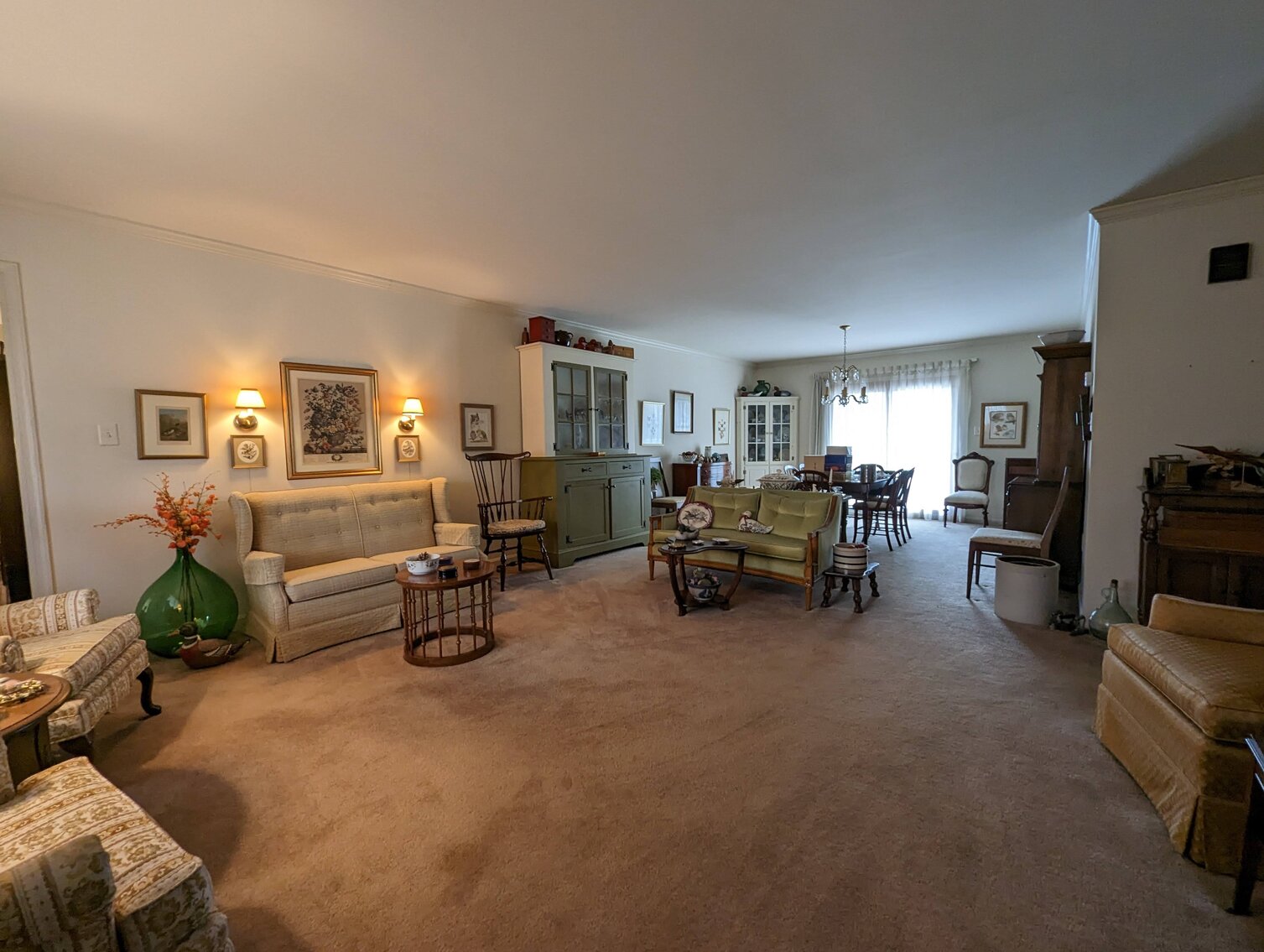 Image for 2 BR, 2.5 BA BRICK RANCHER WADE PORCELAIN MINI FIGURINES, DECOYS, CHINA, FURNITURE, GLASSWARE, ANTIQUES, COLLECTIBLES, COSTUME JEWLERY, HOUSEHOLD ITEMS