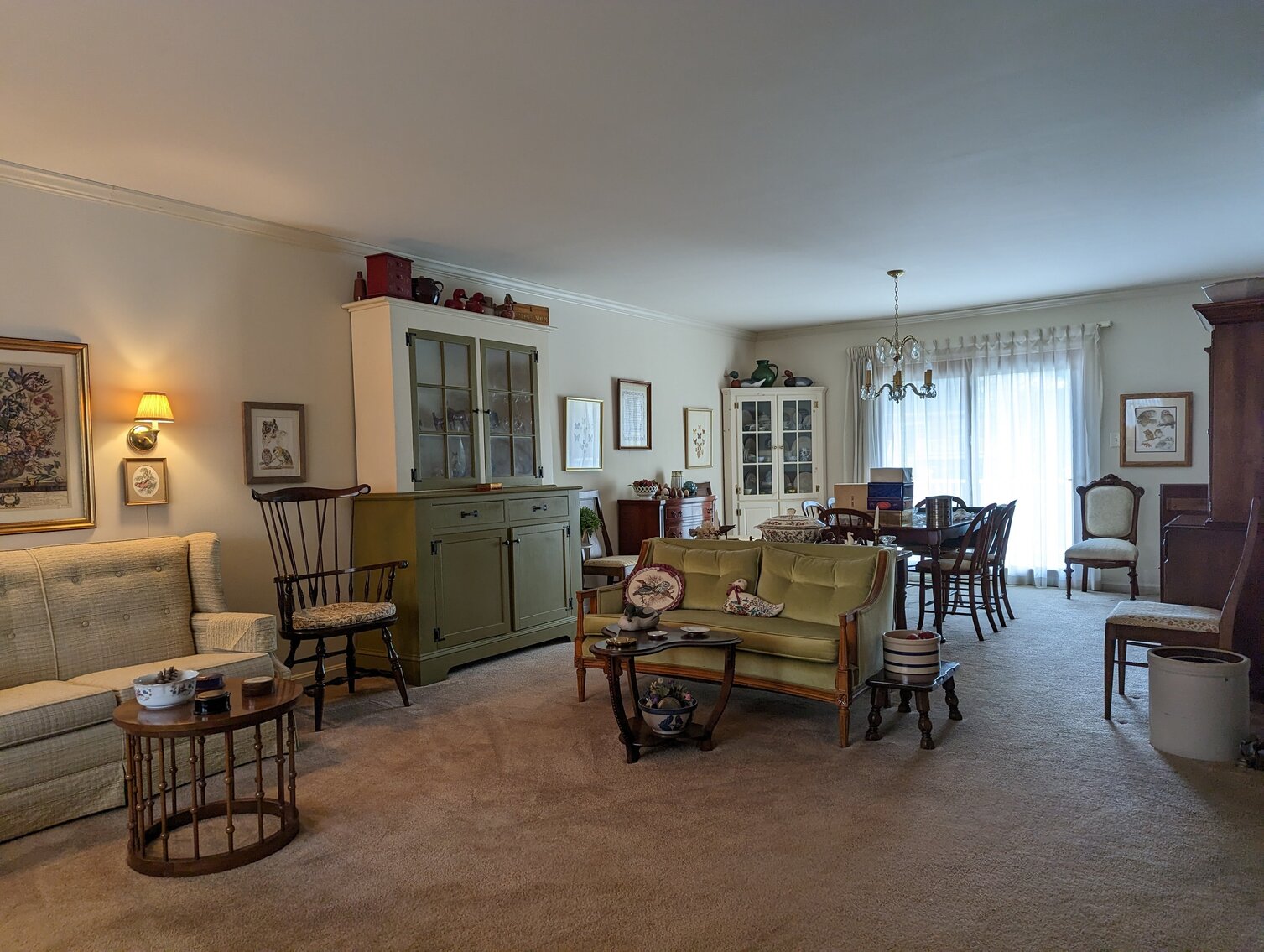 Image for 2 BR, 2.5 BA BRICK RANCHER WADE PORCELAIN MINI FIGURINES, DECOYS, CHINA, FURNITURE, GLASSWARE, ANTIQUES, COLLECTIBLES, COSTUME JEWLERY, HOUSEHOLD ITEMS