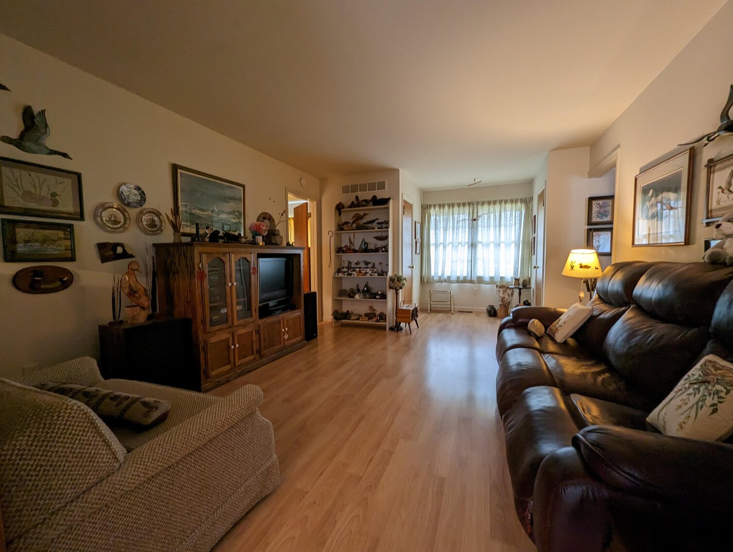 Image for 2 BR, 2.5 BA BRICK RANCHER WADE PORCELAIN MINI FIGURINES, DECOYS, CHINA, FURNITURE, GLASSWARE, ANTIQUES, COLLECTIBLES, COSTUME JEWLERY, HOUSEHOLD ITEMS