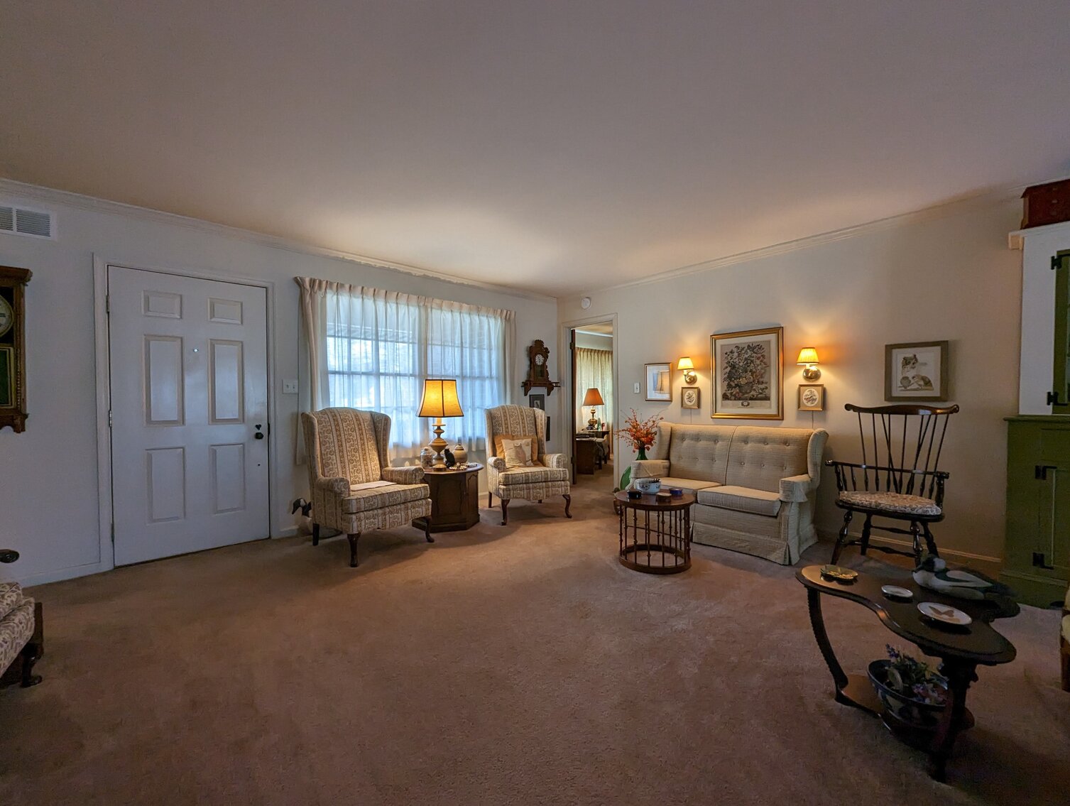 Image for 2 BR, 2.5 BA BRICK RANCHER WADE PORCELAIN MINI FIGURINES, DECOYS, CHINA, FURNITURE, GLASSWARE, ANTIQUES, COLLECTIBLES, COSTUME JEWLERY, HOUSEHOLD ITEMS