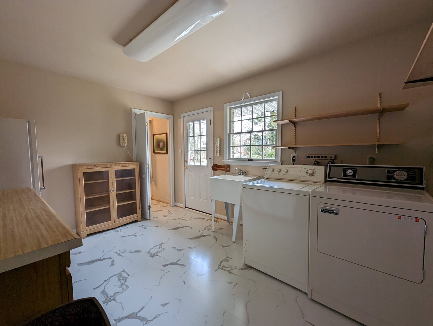 Image for 2 BR, 2.5 BA BRICK RANCHER WADE PORCELAIN MINI FIGURINES, DECOYS, CHINA, FURNITURE, GLASSWARE, ANTIQUES, COLLECTIBLES, COSTUME JEWLERY, HOUSEHOLD ITEMS