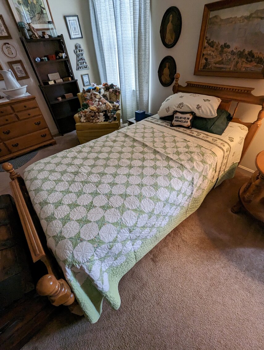 Image for 2 BR, 2.5 BA BRICK RANCHER WADE PORCELAIN MINI FIGURINES, DECOYS, CHINA, FURNITURE, GLASSWARE, ANTIQUES, COLLECTIBLES, COSTUME JEWLERY, HOUSEHOLD ITEMS