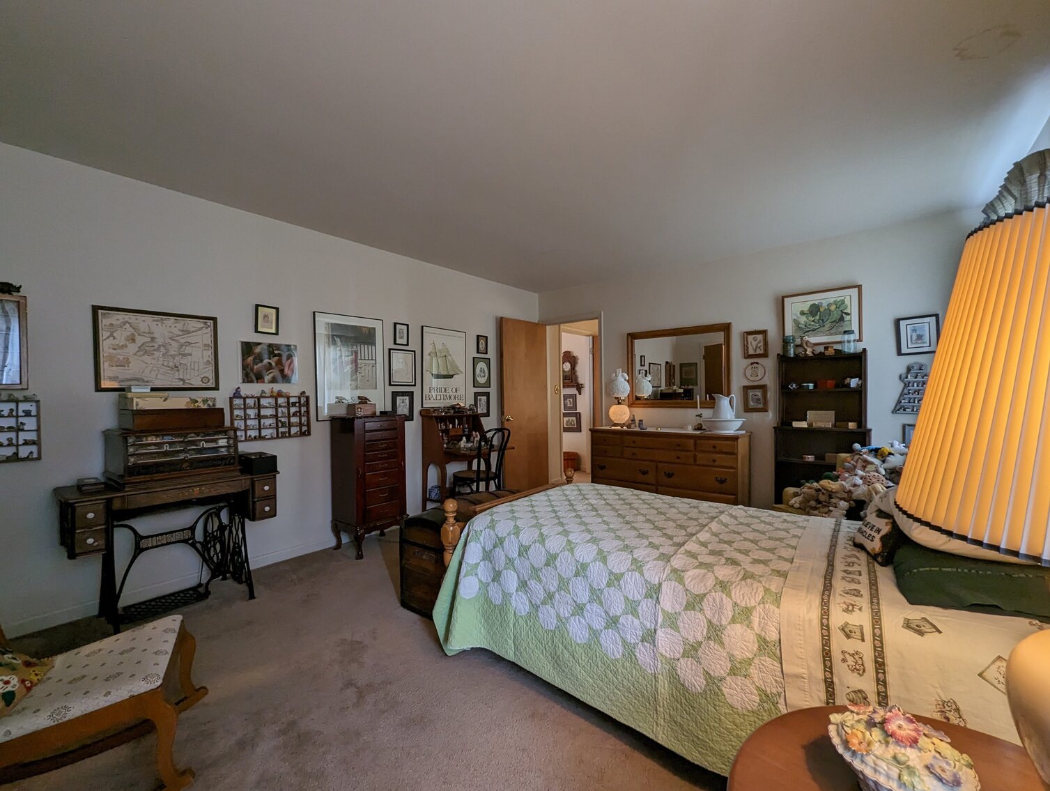 Image for 2 BR, 2.5 BA BRICK RANCHER WADE PORCELAIN MINI FIGURINES, DECOYS, CHINA, FURNITURE, GLASSWARE, ANTIQUES, COLLECTIBLES, COSTUME JEWLERY, HOUSEHOLD ITEMS