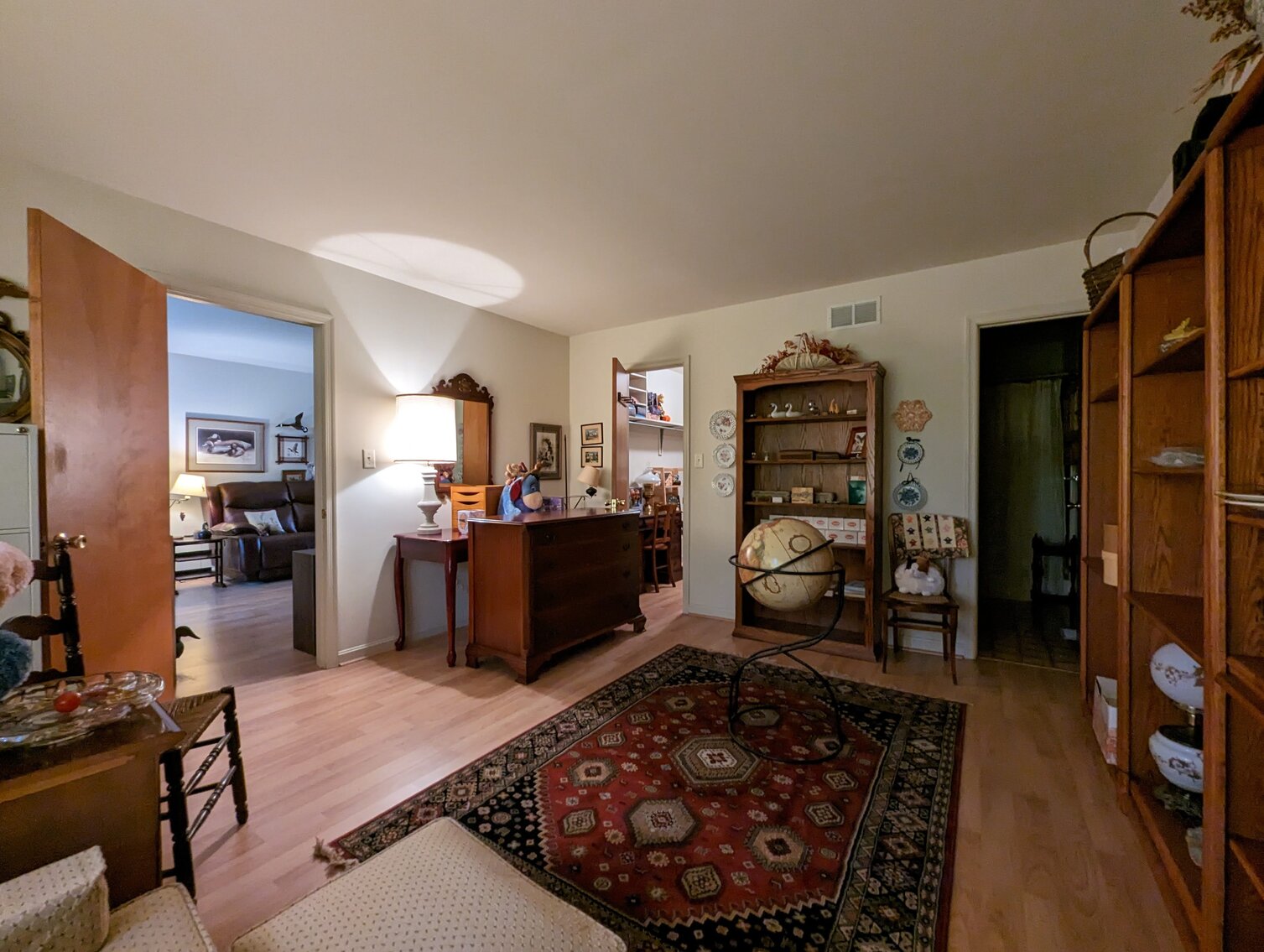 Image for 2 BR, 2.5 BA BRICK RANCHER WADE PORCELAIN MINI FIGURINES, DECOYS, CHINA, FURNITURE, GLASSWARE, ANTIQUES, COLLECTIBLES, COSTUME JEWLERY, HOUSEHOLD ITEMS