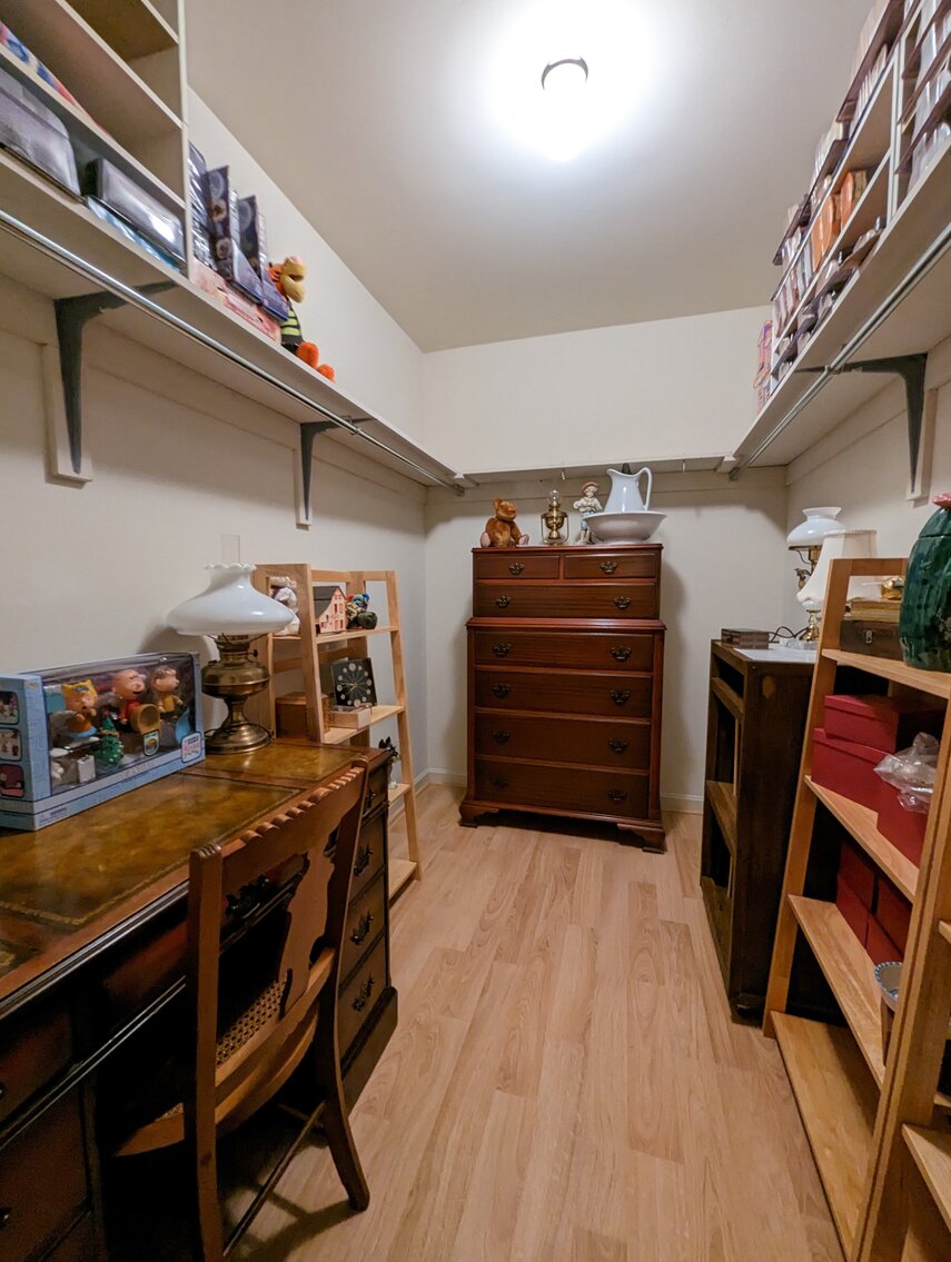 Image for 2 BR, 2.5 BA BRICK RANCHER WADE PORCELAIN MINI FIGURINES, DECOYS, CHINA, FURNITURE, GLASSWARE, ANTIQUES, COLLECTIBLES, COSTUME JEWLERY, HOUSEHOLD ITEMS