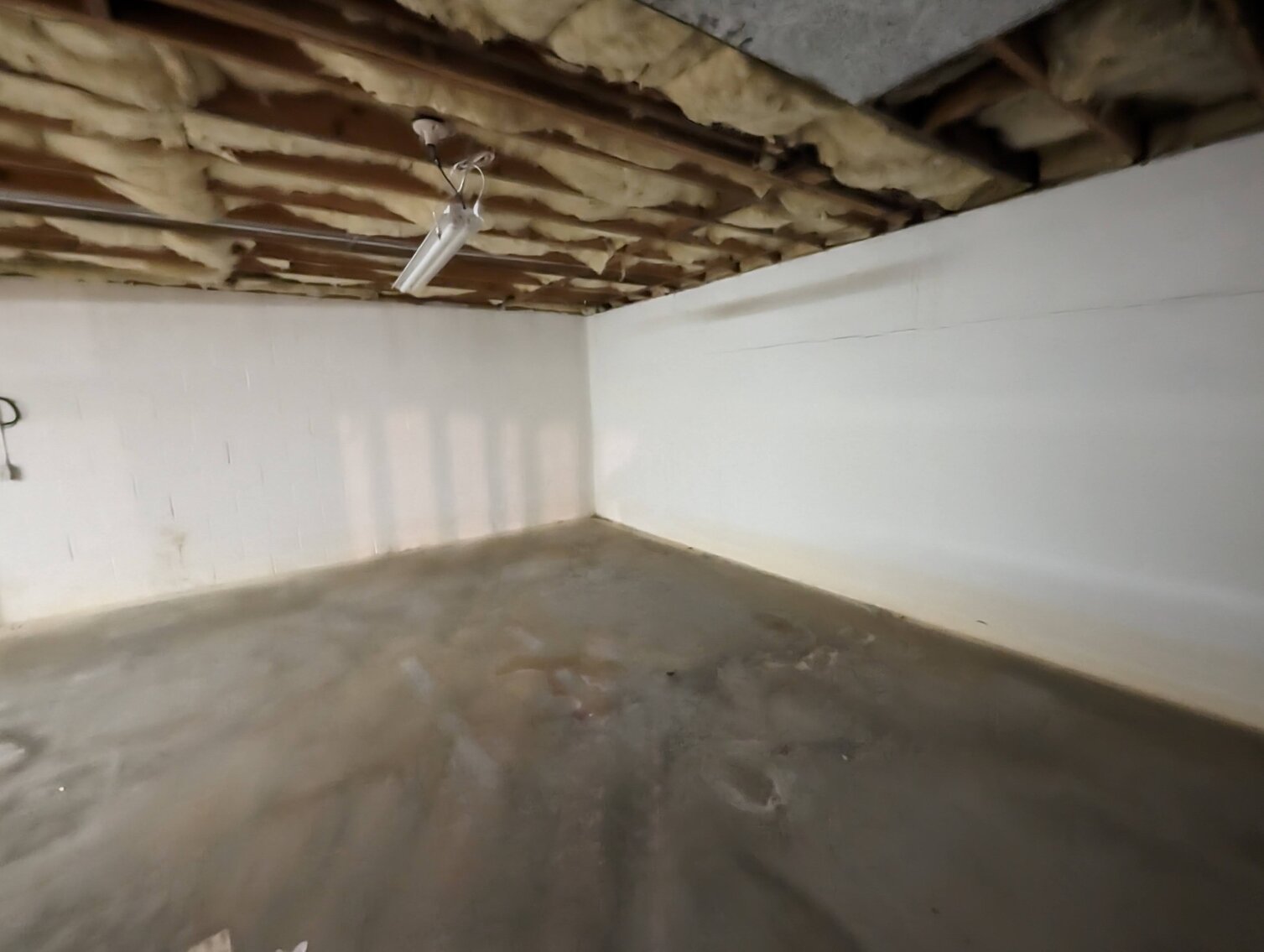 Image for 2 BR, 2.5 BA BRICK RANCHER WADE PORCELAIN MINI FIGURINES, DECOYS, CHINA, FURNITURE, GLASSWARE, ANTIQUES, COLLECTIBLES, COSTUME JEWLERY, HOUSEHOLD ITEMS