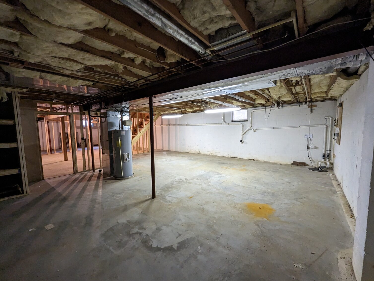 Image for 2 BR, 2.5 BA BRICK RANCHER WADE PORCELAIN MINI FIGURINES, DECOYS, CHINA, FURNITURE, GLASSWARE, ANTIQUES, COLLECTIBLES, COSTUME JEWLERY, HOUSEHOLD ITEMS