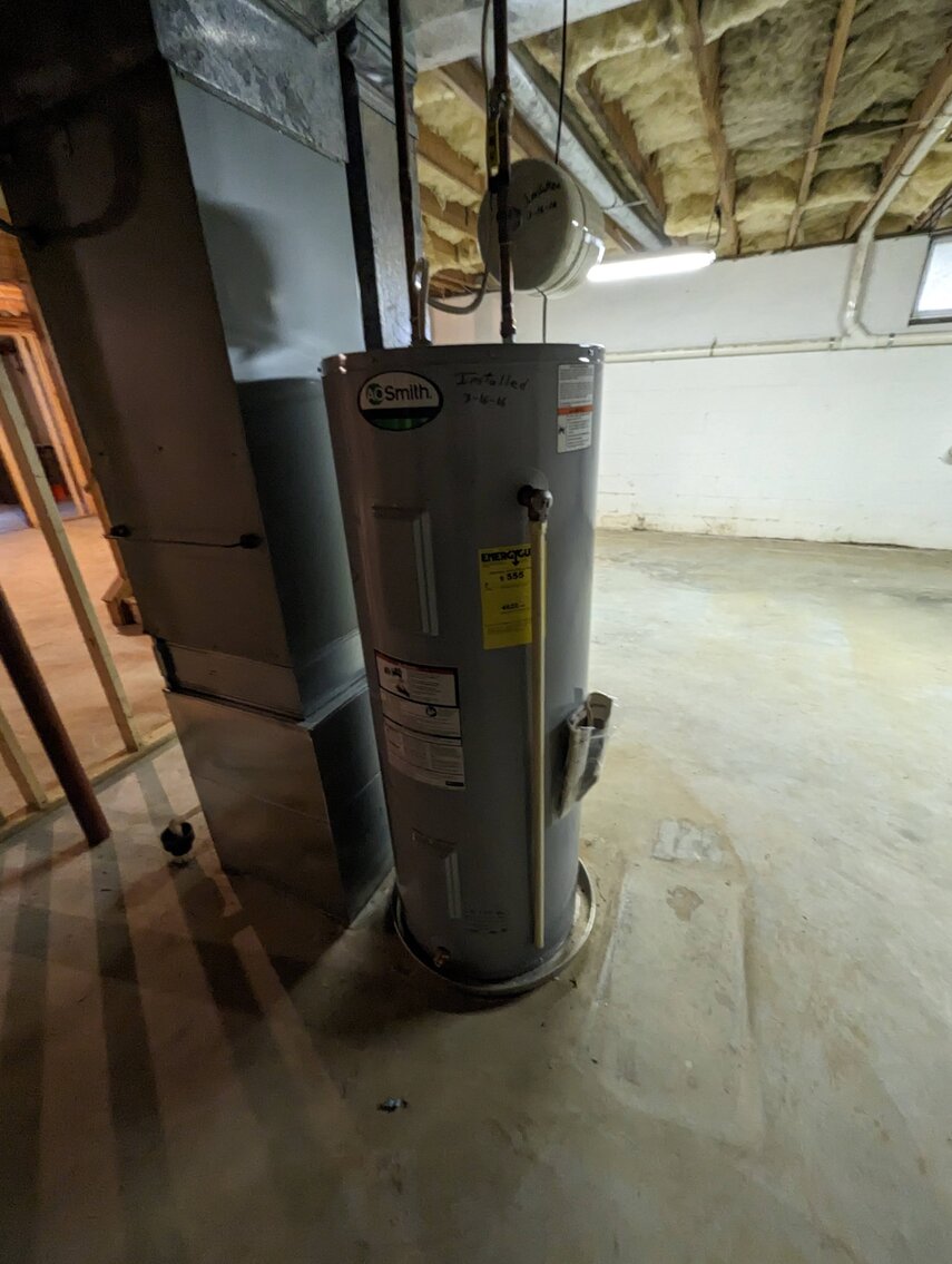 Image for 2 BR, 2.5 BA BRICK RANCHER WADE PORCELAIN MINI FIGURINES, DECOYS, CHINA, FURNITURE, GLASSWARE, ANTIQUES, COLLECTIBLES, COSTUME JEWLERY, HOUSEHOLD ITEMS