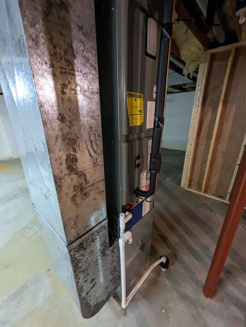 Image for 2 BR, 2.5 BA BRICK RANCHER WADE PORCELAIN MINI FIGURINES, DECOYS, CHINA, FURNITURE, GLASSWARE, ANTIQUES, COLLECTIBLES, COSTUME JEWLERY, HOUSEHOLD ITEMS