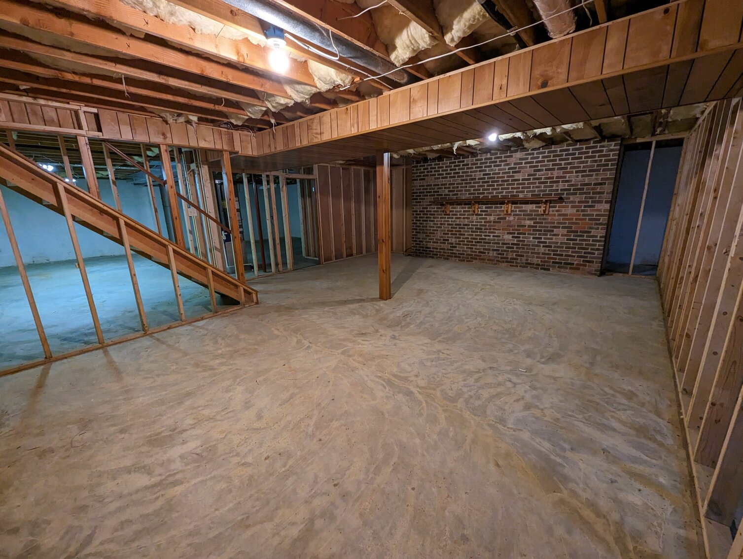 Image for 2 BR, 2.5 BA BRICK RANCHER WADE PORCELAIN MINI FIGURINES, DECOYS, CHINA, FURNITURE, GLASSWARE, ANTIQUES, COLLECTIBLES, COSTUME JEWLERY, HOUSEHOLD ITEMS