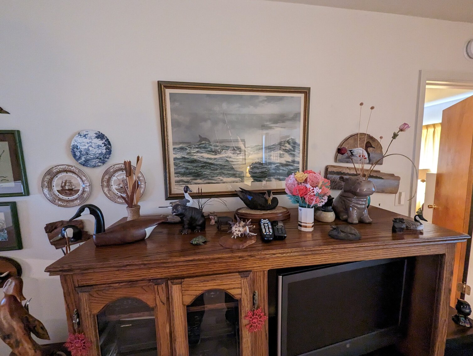 Image for 2 BR, 2.5 BA BRICK RANCHER WADE PORCELAIN MINI FIGURINES, DECOYS, CHINA, FURNITURE, GLASSWARE, ANTIQUES, COLLECTIBLES, COSTUME JEWLERY, HOUSEHOLD ITEMS