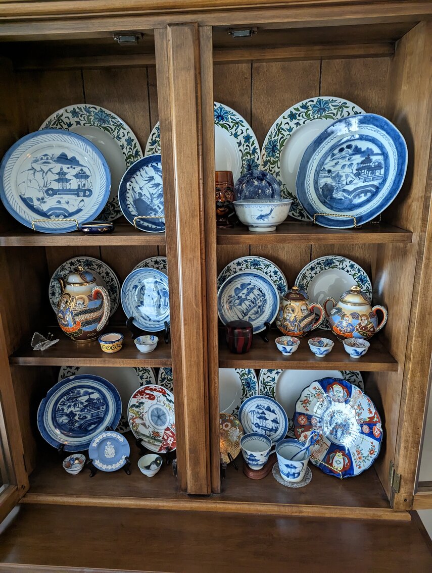 Image for 2 BR, 2.5 BA BRICK RANCHER WADE PORCELAIN MINI FIGURINES, DECOYS, CHINA, FURNITURE, GLASSWARE, ANTIQUES, COLLECTIBLES, COSTUME JEWLERY, HOUSEHOLD ITEMS