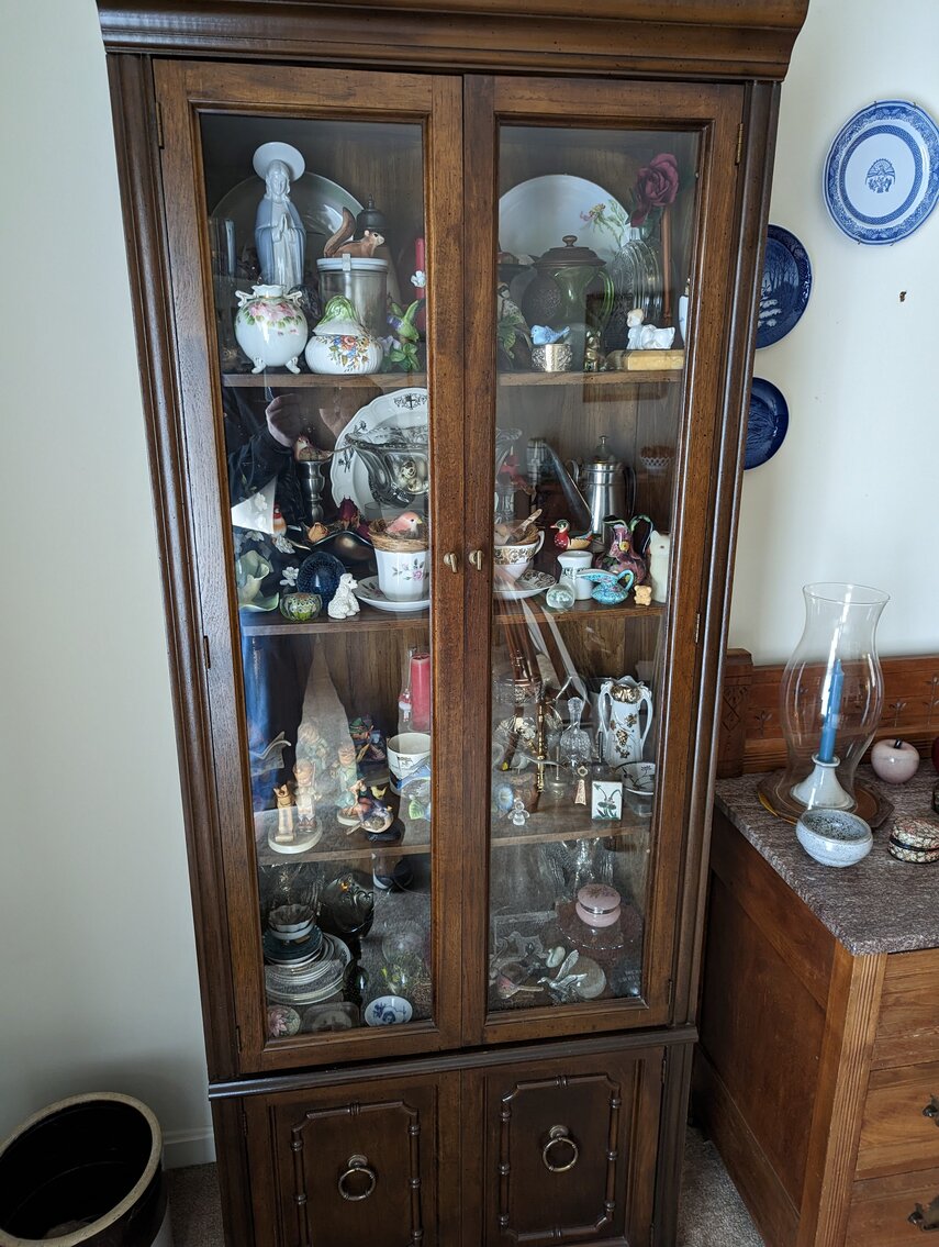 Image for 2 BR, 2.5 BA BRICK RANCHER WADE PORCELAIN MINI FIGURINES, DECOYS, CHINA, FURNITURE, GLASSWARE, ANTIQUES, COLLECTIBLES, COSTUME JEWLERY, HOUSEHOLD ITEMS