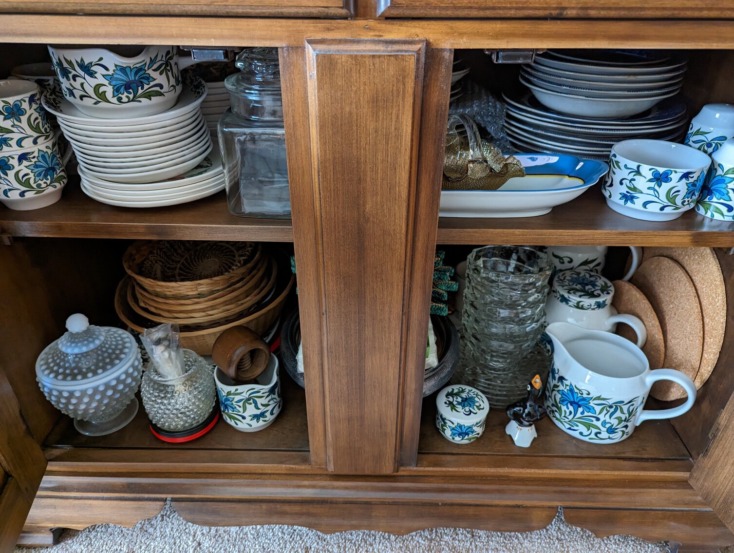 Image for 2 BR, 2.5 BA BRICK RANCHER WADE PORCELAIN MINI FIGURINES, DECOYS, CHINA, FURNITURE, GLASSWARE, ANTIQUES, COLLECTIBLES, COSTUME JEWLERY, HOUSEHOLD ITEMS