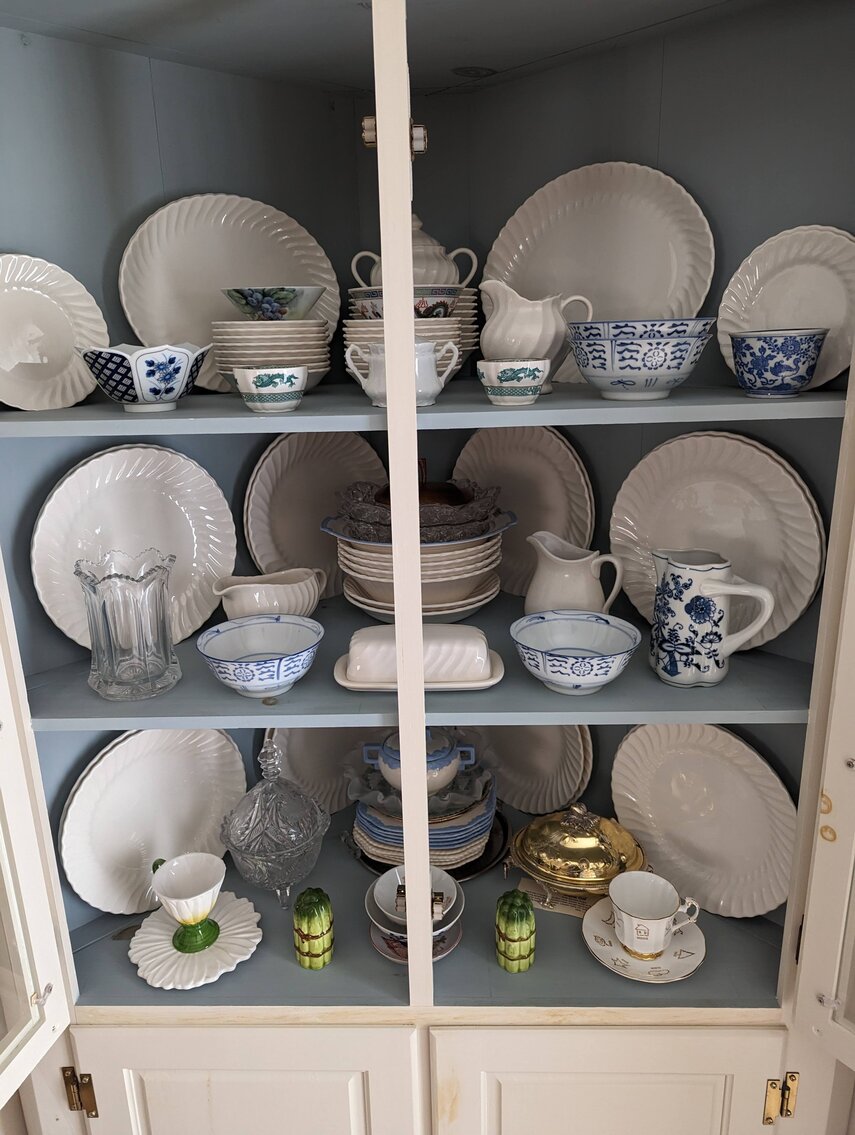 Image for 2 BR, 2.5 BA BRICK RANCHER WADE PORCELAIN MINI FIGURINES, DECOYS, CHINA, FURNITURE, GLASSWARE, ANTIQUES, COLLECTIBLES, COSTUME JEWLERY, HOUSEHOLD ITEMS