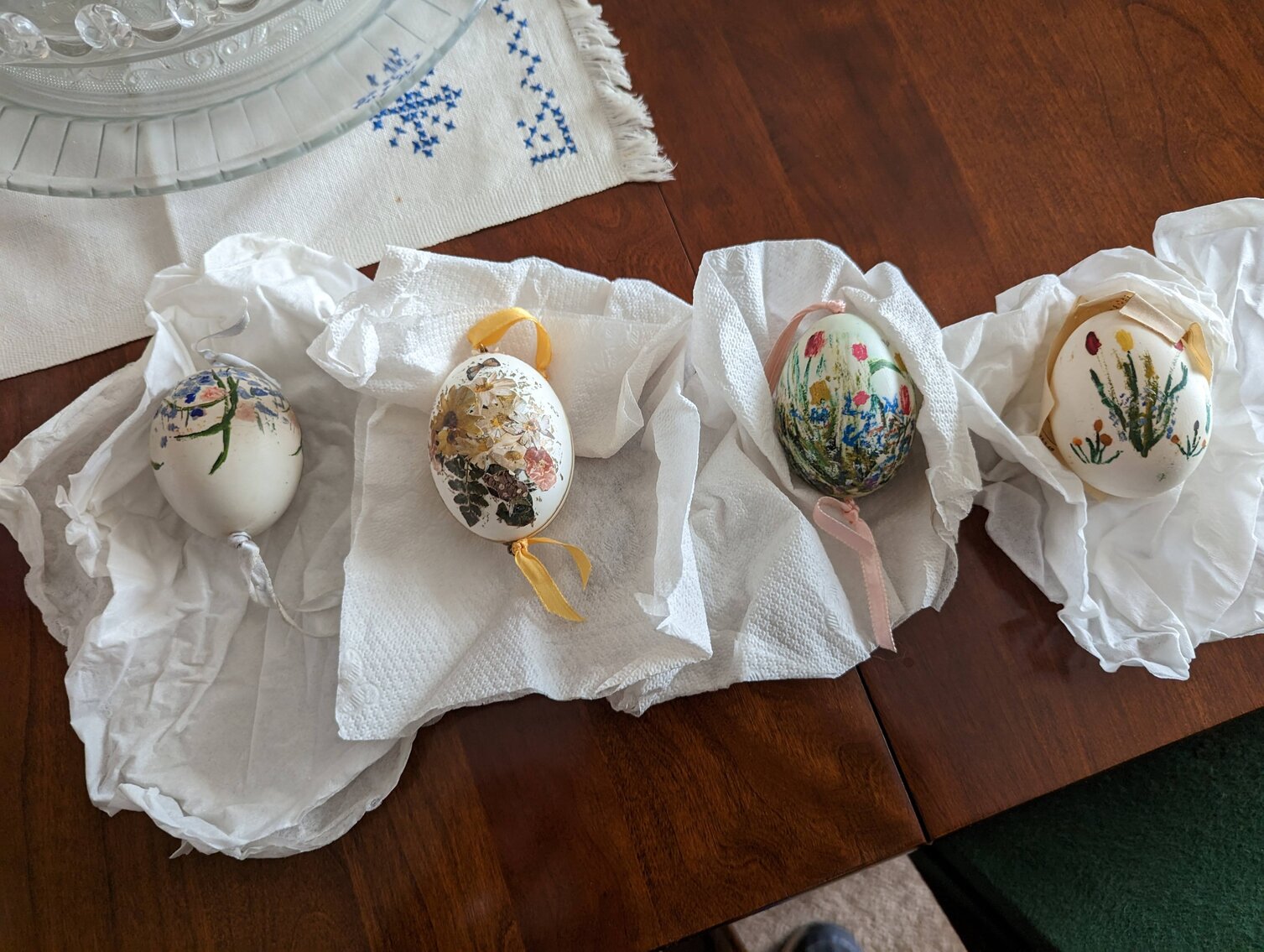 Image for 2 BR, 2.5 BA BRICK RANCHER WADE PORCELAIN MINI FIGURINES, DECOYS, CHINA, FURNITURE, GLASSWARE, ANTIQUES, COLLECTIBLES, COSTUME JEWLERY, HOUSEHOLD ITEMS