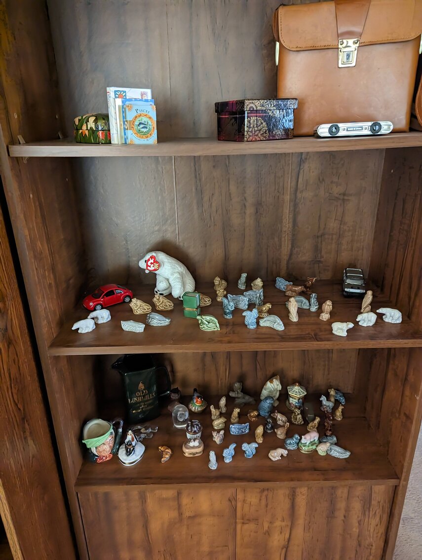 Image for 2 BR, 2.5 BA BRICK RANCHER WADE PORCELAIN MINI FIGURINES, DECOYS, CHINA, FURNITURE, GLASSWARE, ANTIQUES, COLLECTIBLES, COSTUME JEWLERY, HOUSEHOLD ITEMS