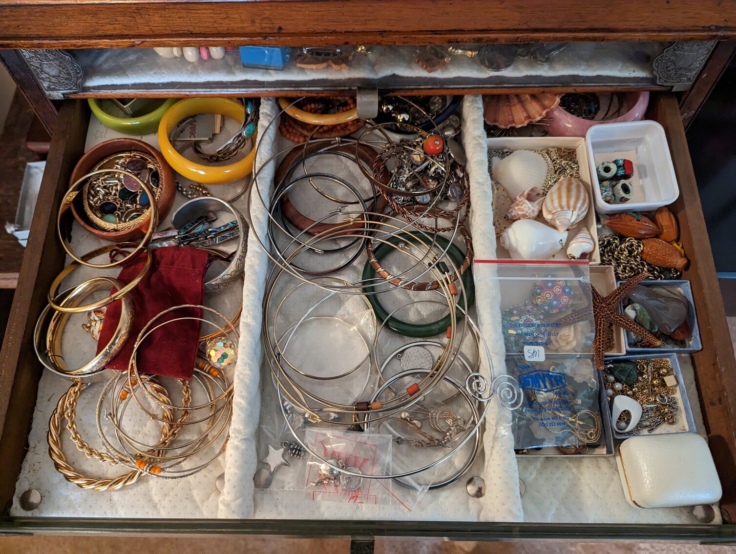 Image for 2 BR, 2.5 BA BRICK RANCHER WADE PORCELAIN MINI FIGURINES, DECOYS, CHINA, FURNITURE, GLASSWARE, ANTIQUES, COLLECTIBLES, COSTUME JEWLERY, HOUSEHOLD ITEMS