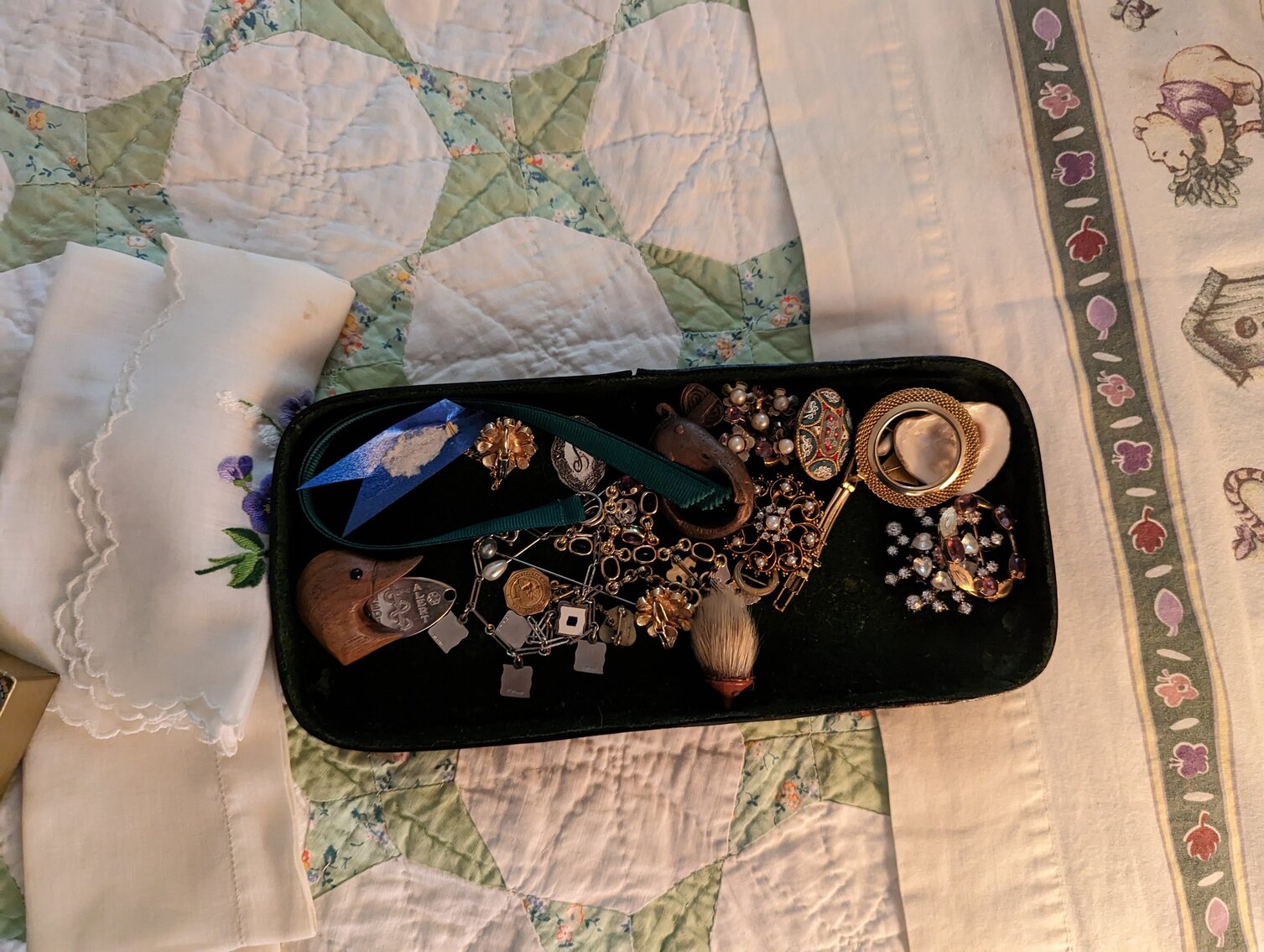 Image for 2 BR, 2.5 BA BRICK RANCHER WADE PORCELAIN MINI FIGURINES, DECOYS, CHINA, FURNITURE, GLASSWARE, ANTIQUES, COLLECTIBLES, COSTUME JEWLERY, HOUSEHOLD ITEMS