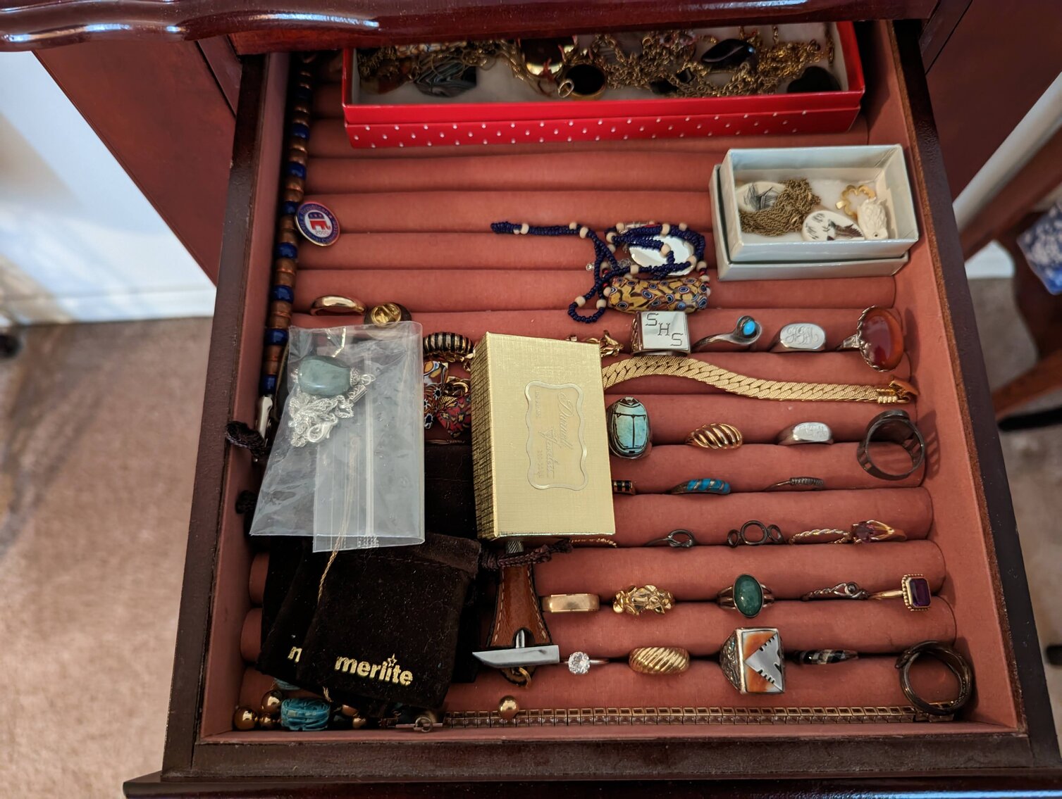 Image for 2 BR, 2.5 BA BRICK RANCHER WADE PORCELAIN MINI FIGURINES, DECOYS, CHINA, FURNITURE, GLASSWARE, ANTIQUES, COLLECTIBLES, COSTUME JEWLERY, HOUSEHOLD ITEMS