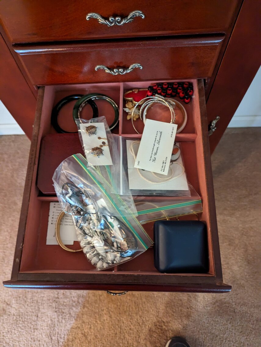 Image for 2 BR, 2.5 BA BRICK RANCHER WADE PORCELAIN MINI FIGURINES, DECOYS, CHINA, FURNITURE, GLASSWARE, ANTIQUES, COLLECTIBLES, COSTUME JEWLERY, HOUSEHOLD ITEMS