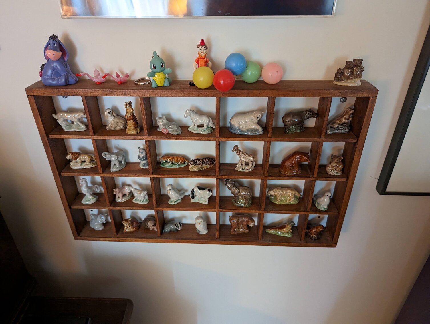 Image for 2 BR, 2.5 BA BRICK RANCHER WADE PORCELAIN MINI FIGURINES, DECOYS, CHINA, FURNITURE, GLASSWARE, ANTIQUES, COLLECTIBLES, COSTUME JEWLERY, HOUSEHOLD ITEMS