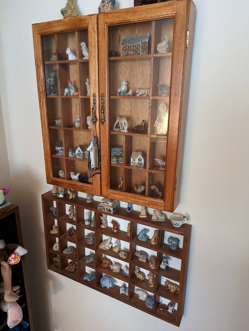 Image for 2 BR, 2.5 BA BRICK RANCHER WADE PORCELAIN MINI FIGURINES, DECOYS, CHINA, FURNITURE, GLASSWARE, ANTIQUES, COLLECTIBLES, COSTUME JEWLERY, HOUSEHOLD ITEMS