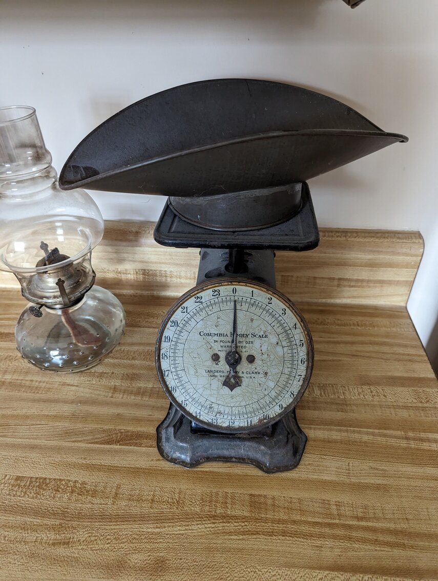 Image for 2 BR, 2.5 BA BRICK RANCHER WADE PORCELAIN MINI FIGURINES, DECOYS, CHINA, FURNITURE, GLASSWARE, ANTIQUES, COLLECTIBLES, COSTUME JEWLERY, HOUSEHOLD ITEMS