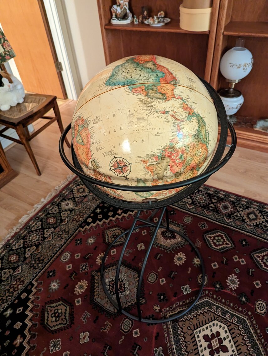 Image for 2 BR, 2.5 BA BRICK RANCHER WADE PORCELAIN MINI FIGURINES, DECOYS, CHINA, FURNITURE, GLASSWARE, ANTIQUES, COLLECTIBLES, COSTUME JEWLERY, HOUSEHOLD ITEMS